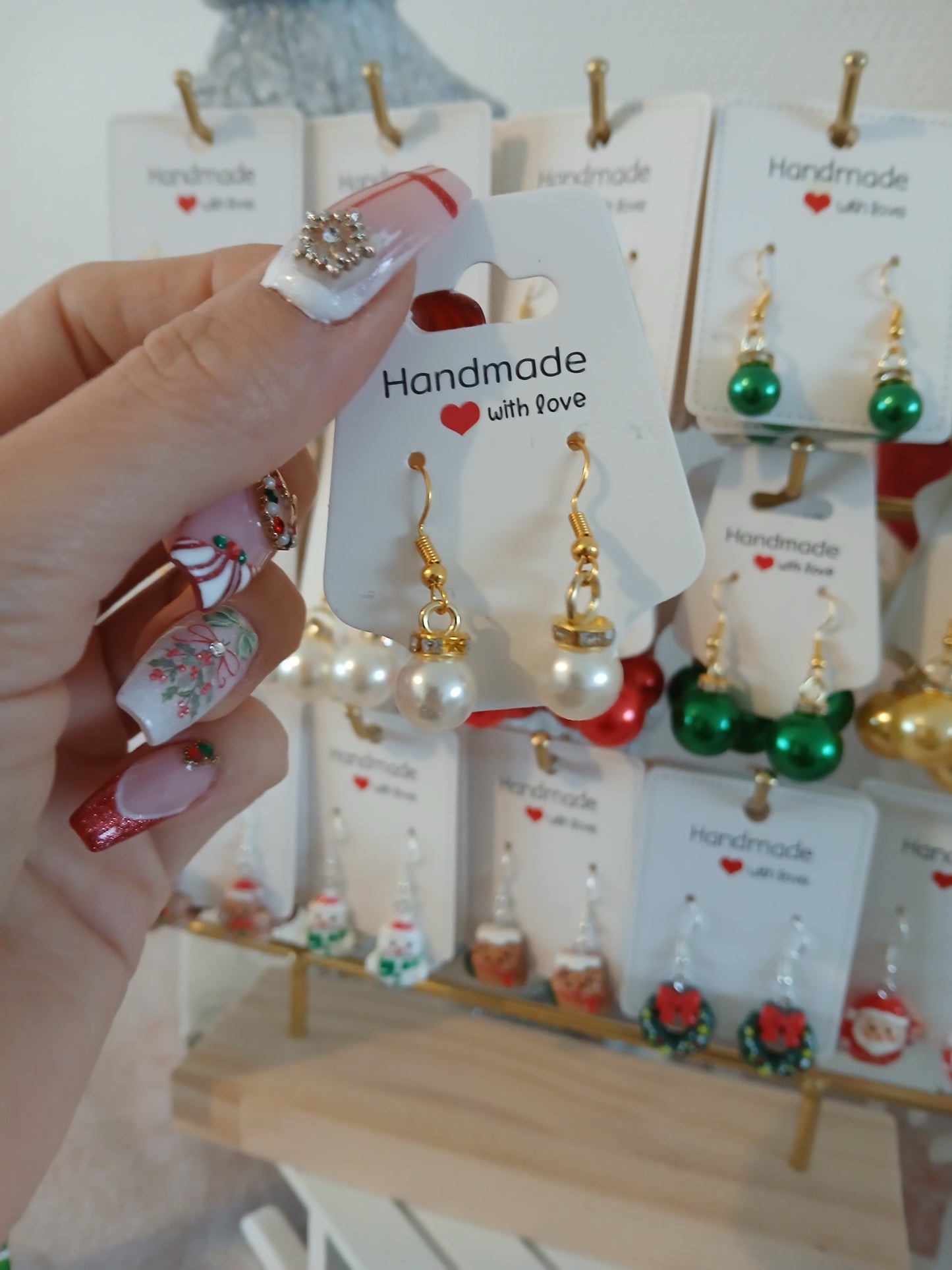 Boucles d’Oreilles Mini Boules de Noel Argentée – Fait Main